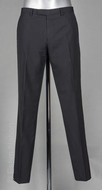 HUGO BOSS, BOSS ORANGE
DEUX PANTALONS classiques...