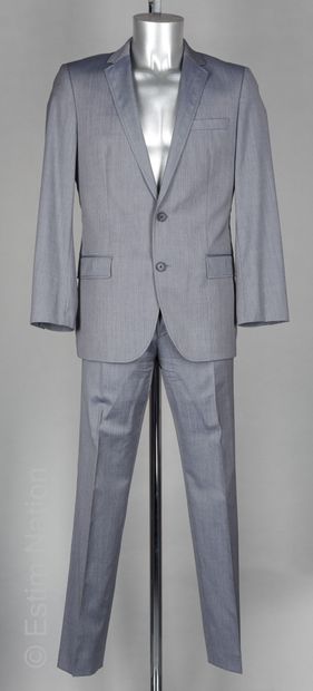 HUGO BOSS
COSTUME en laine gris bleu façonné...