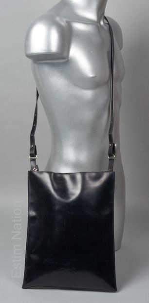 Jean Paul GAULTIER

SACOCHE en veau glacé...