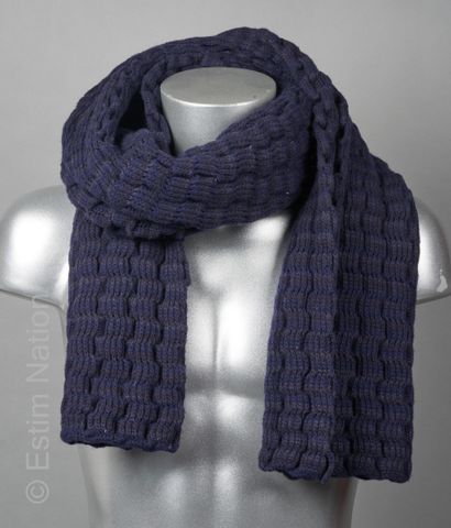 LOUIS VUITTON

GRANDE ECHARPE en tricot de...