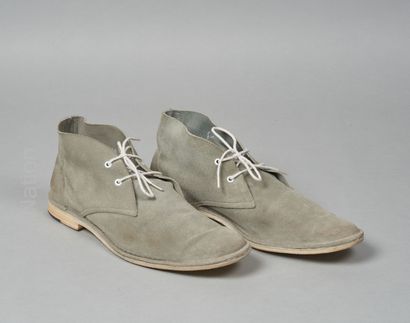 PIERRE HARDY
PAIRE DE BOTTINES plates en...