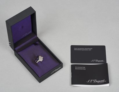 S.T. DUPONT
PIN'S tête de loup en métal argenté...