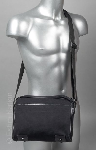 MONTBLANC
BESACE en cuir et toile façon ottoman...