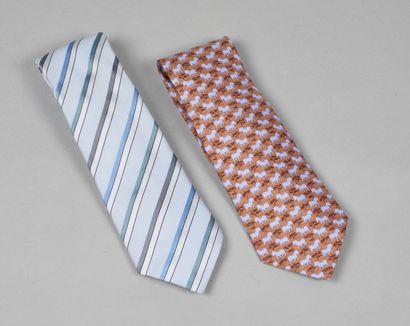 HERMES, LOUIS VUITTON
DEUX CRAVATES en twill...
