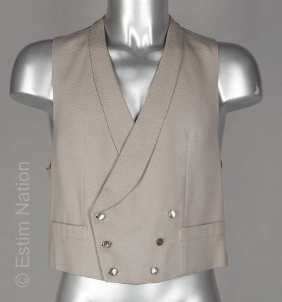 ANONYME Vintage 
QUEUE DE PIE en laine grise,...