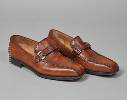 BERLUTI
PAIRE DE MOCASSINS en veau patiné...