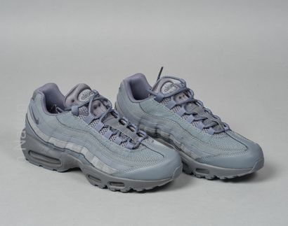 NIKE
PAIRE DE SNEACKERS AIR MAX 95 cool grey...