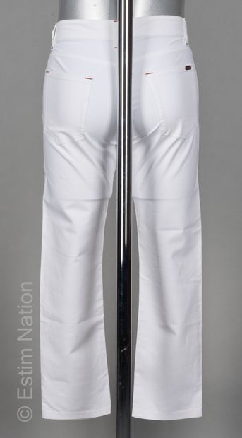 Loro PIANA
PANTALON slim en coton blanc,...