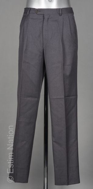 VALENTINO, DOCKERS, BANANA REPUBLIC
DEUX...