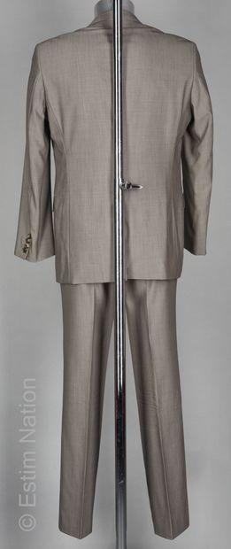 HUGO BOSS
COSTUME en laine froide gris clair...