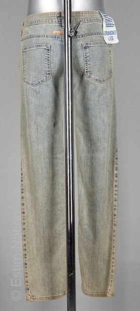 JEAN'S PAUL GAULTIER
JEAN en denim délavé...