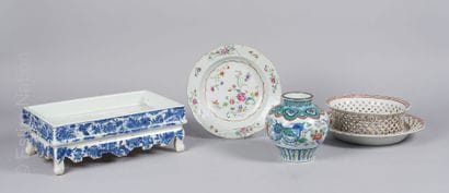 CHINE et DIVERS
CHINE



Assiette en porcelaine...