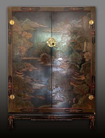 ARTS DECORATIFS - CHINE

Meuble à hauteur...
