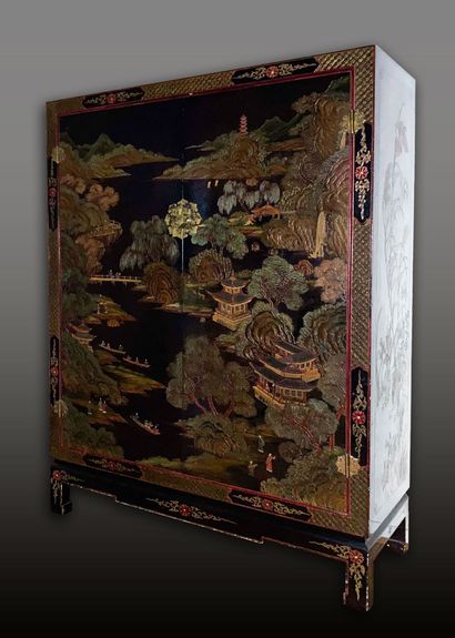 ARTS DECORATIFS - CHINE

Meuble à hauteur...