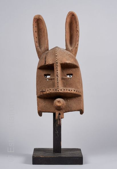 ARTS D'AFRIQUE
Masque zoomorphe en bois sculpté...