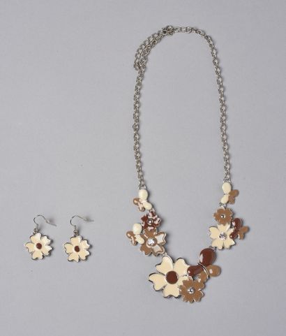 DEMI-PARURE composée d'un COLLIER et d'une...