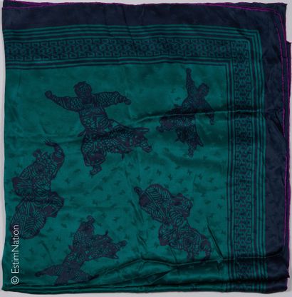 NINA RICCI
ETOLE in shaped silk with black...