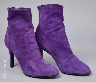 SERGIO ROSSI
PAIRE DE BOOTS en peau violet...