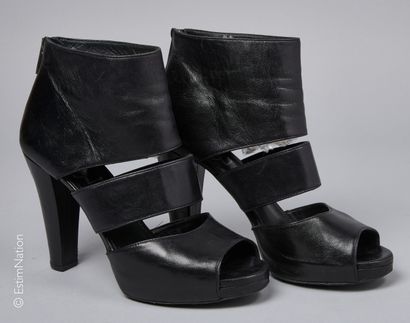 YVES SAINT LAURENT RIVE GAUCHE
PAIRE DE CHAUSSURES...