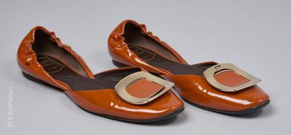 ROGER VIVIER
PAIRE DE BALLERINES en cuir...