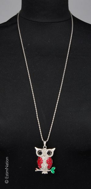 COLLIER. DANS UN ECRIN
Sautoir en métal composé...