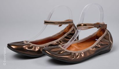 LANVIN
PAIRE DE BALLERINES BABIES en cuir...