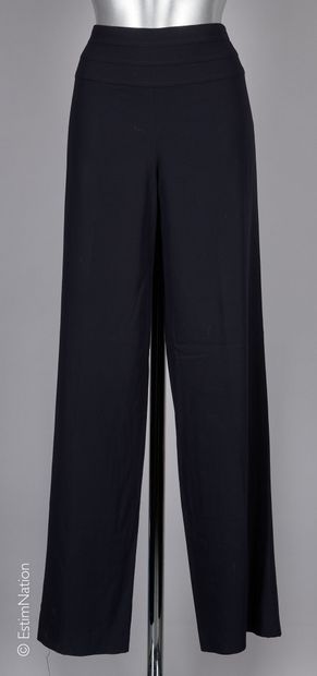 ESCADA
DEUX PANTALONS et une JUPE en laine...