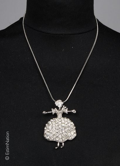 COLLIER 
Sautoir en métal composé d'une chaîne...