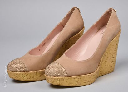 STUART WEITZMANN
PAIRE DE CHAUSSURES compensées...