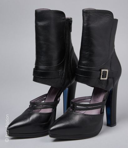 VERSACE
IMPORTANTE PAIRE DE BOTTES à semelles...