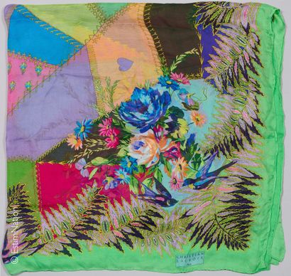 CHRISTIAN LACROIX
GRAND CARRE en mousseline...