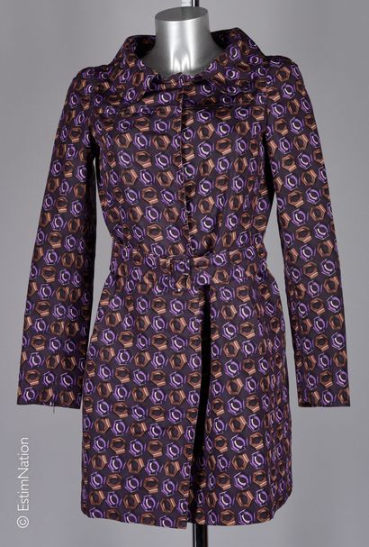 PRADA (2008)
PARDESSUS dans le goût 70's...