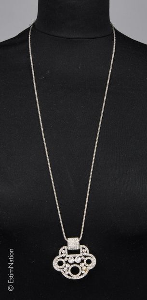 COLLIER. DANS UN ECRIN
Sautoir en métal composé...