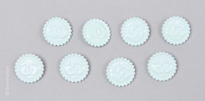 CHANEL
SET DE HUIT BOUTONS en métal laqué...