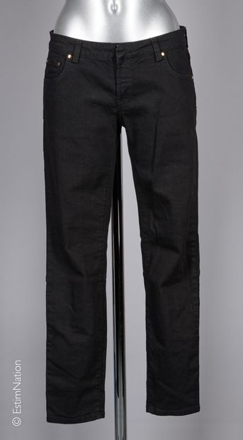 PIERRE BALMAIN
Black denim jeans, laces on...