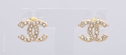 CHANEL (COLLECTION AUTOMNE-HIVER 2022)
PAIRE...