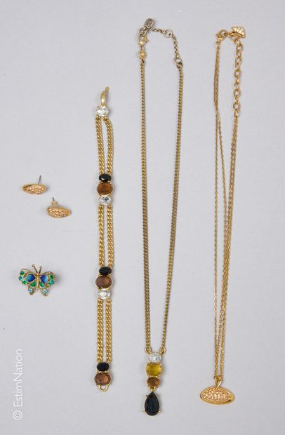 MONET, SWAROVSKI
DEMI PARURE en métal doré...