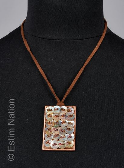 COLLIER ras du cou composé d'un cordon en...