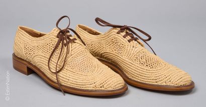 CLERGERIE
PAIRE DE SOULIERS en raphia tressé...