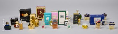 MINIATURES 
Lot comprenant environ 25 miniatures...