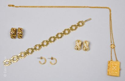 ANONYME
GOLDEN METAL SET including: a book...