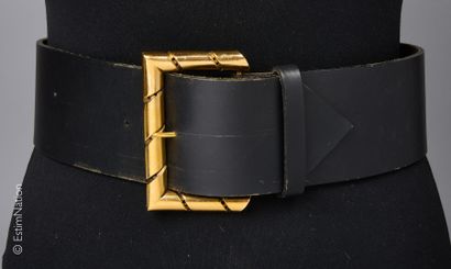 KARL LAGERFELD
LARGE CEINTURE en veau noir,...