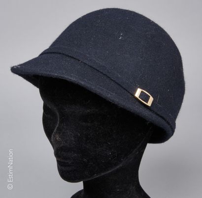 MARIE MERCIE, ANONYME
BERET in burgundy felt,...