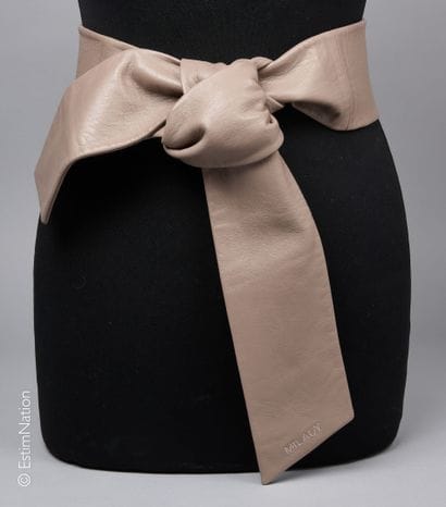 MILADY
LARGE CEINTURE en cuir taupe (T U...