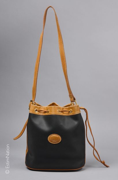 LONGCHAMP VINTAGE
SAC seau en composite noir...