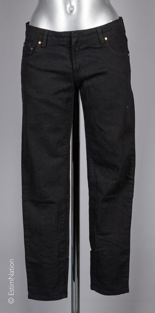 PIERRE BALMAIN
JEAN en denim noir, lacets...