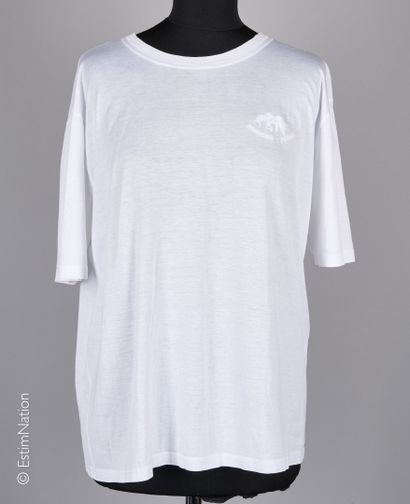 HERMES PARIS
TEE SHIRT in white cotton embroidered...