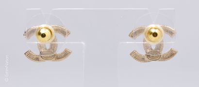 CHANEL (2023)
PAIRE DE CLOUS D'OREILLES CC...