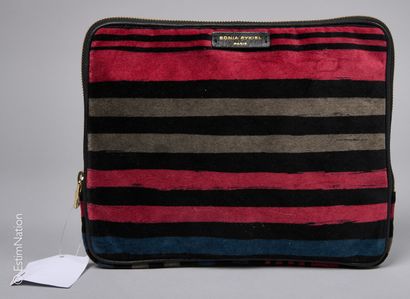 SONIA RYKIEL
ETUI DE TABLETTE série 