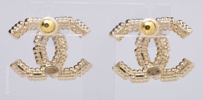 CHANEL (COLLECTION AUTOMNE-HIVER 2022)
PAIRE...